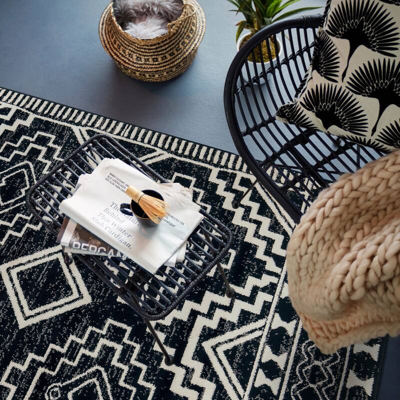 Transitional Bohemian Area Rug, Pet Friendly for Bedroom & Living Room