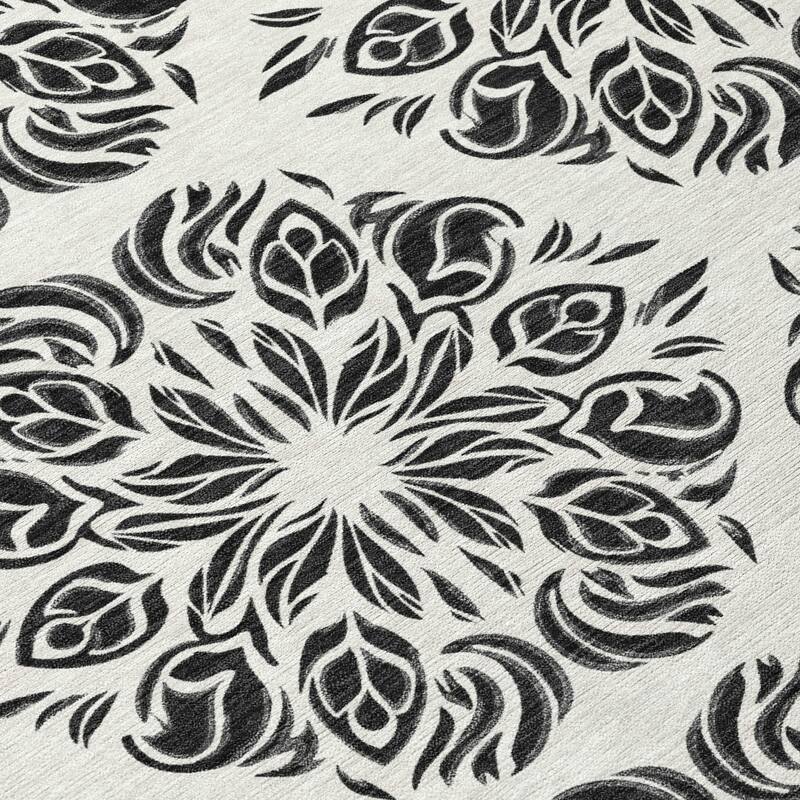 Machine Washable Indoor/ Outdoor Damask Pearl Chantille Rug