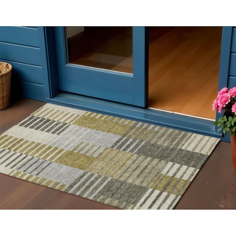 HomeRoots Striped Transitional Rectangle Outdoor Rug - 3' x 5'