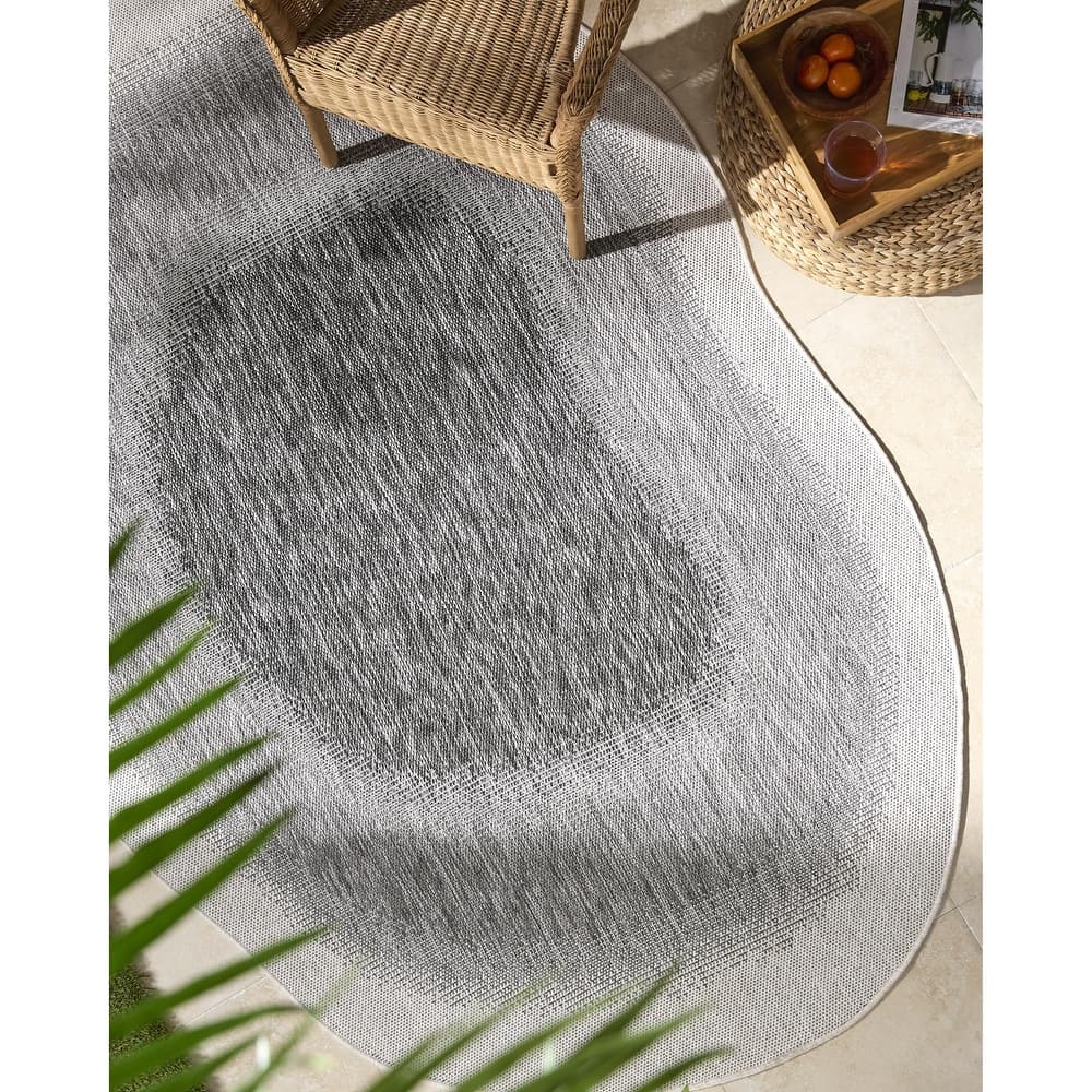 Livabliss Miami Beach Traditional Indoor/Outdoor Area Rug