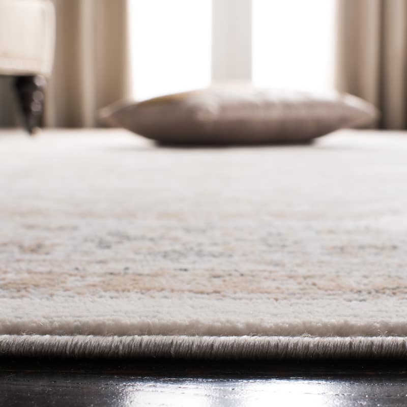 SAFAVIEH Isabella Minola Traditional Oriental Rug