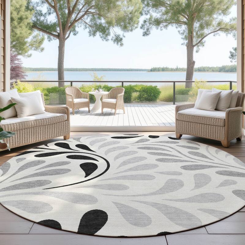 Machine Washable Indoor/ Outdoor Floral Arabesque Chantille Rug - Ivory - 8' x 8'