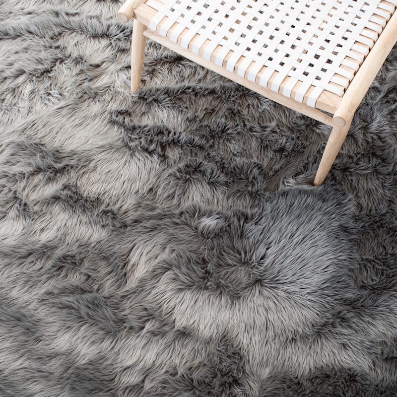 SAFAVIEH Faux Sheep Skin Alexandria 2.4-inch Thick Rug