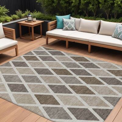 HomeRoots Geometric Transitional Rectangle Outdoor Rug