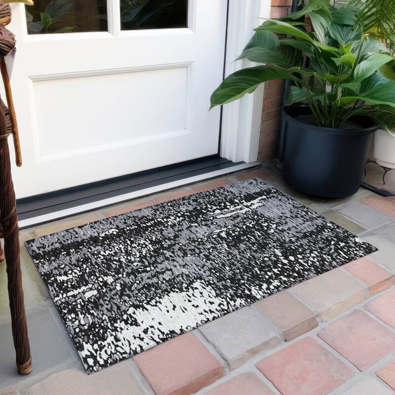 Machine Washable Indoor/ Outdoor Modern Abstract Chantille Rug - Black - 1'8" x 2'6"