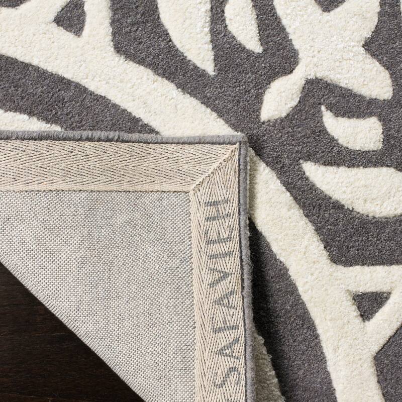 SAFAVIEH Handmade Bella Naina Modern Floral Wool Rug
