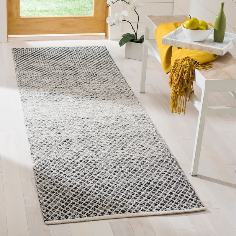 SAFAVIEH Handmade Flatweave Montauk Geert Cotton Rug - 2'3" x 9' - Black/Ivory
