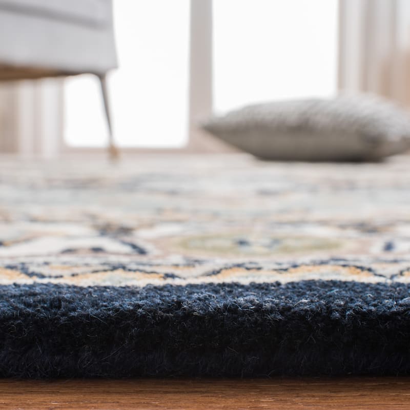 SAFAVIEH Handmade Heritage Carrol Traditional Oriental Wool Rug