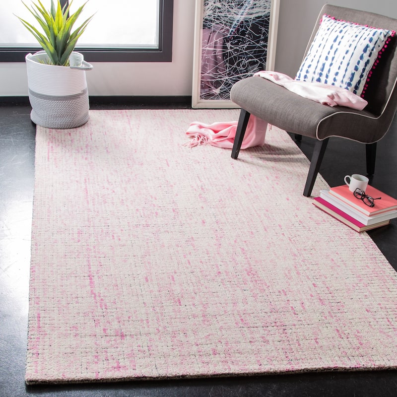 SAFAVIEH Handmade Abstract Gulay Modern Wool Rug - 4' x 6' - Ivory/Pink