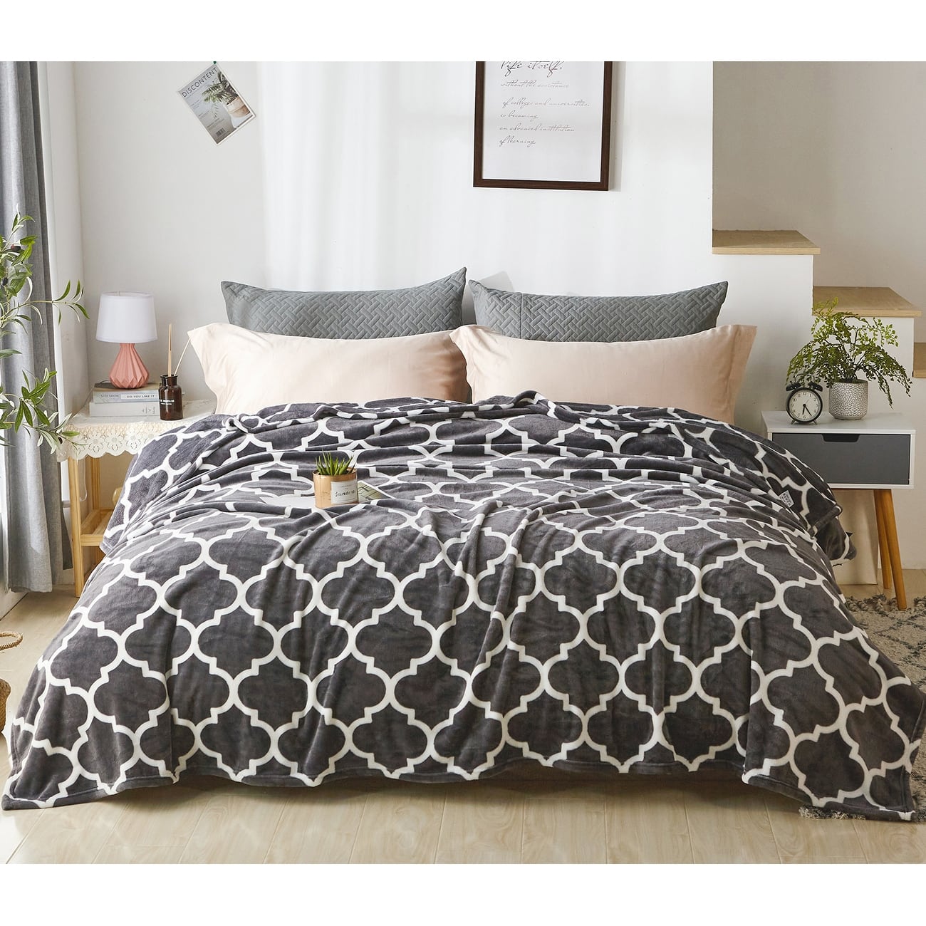 Option Gray Clover
