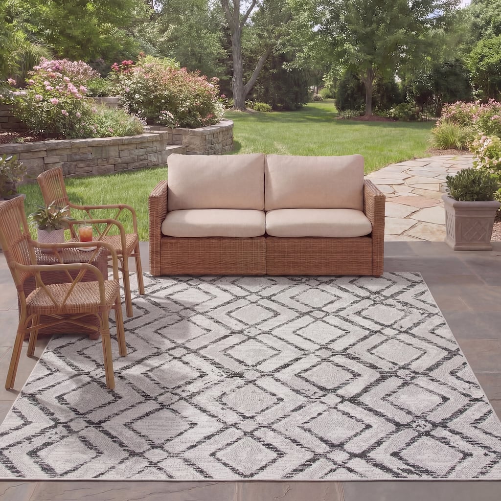 SAFAVIEH Courtyard Irlinda Transitional Indoor/Outdoor Rug