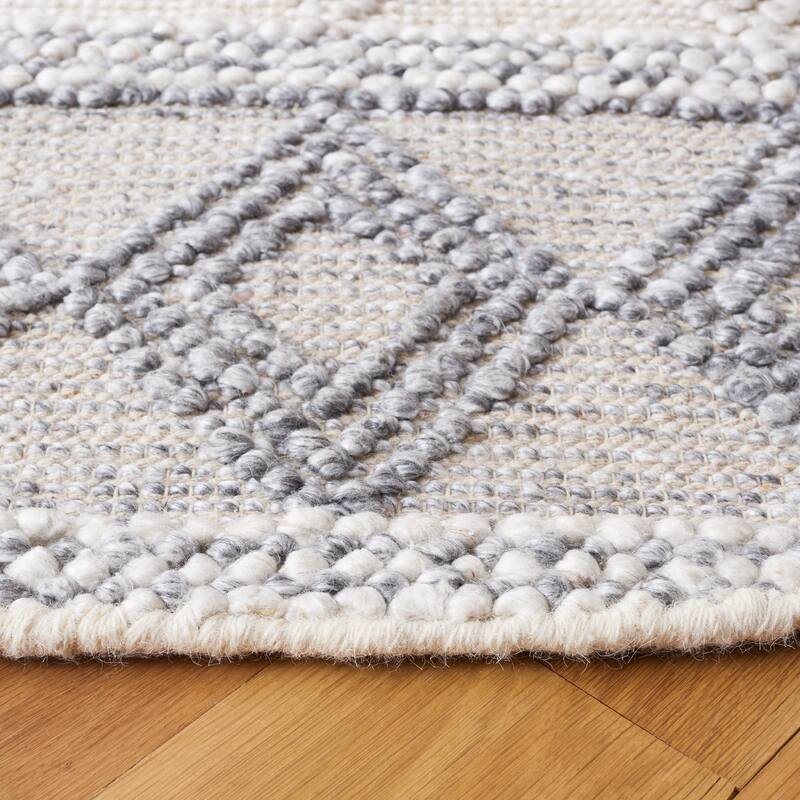 SAFAVIEH Handmade Natura Gerdje Wool Braided Tassel Rug