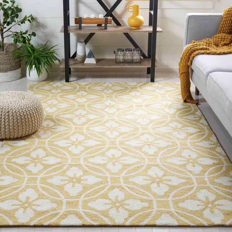 SAFAVIEH Handmade Four Seasons Dedde Floral Rug - 3'6" x 5'6" - Gold/Ivory
