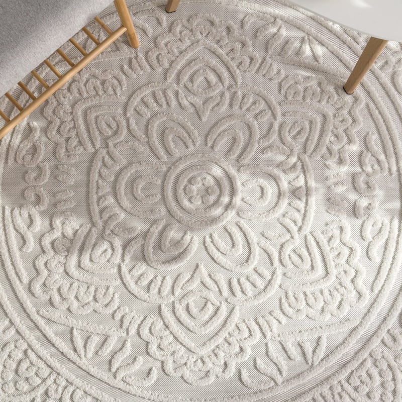 Orinetal Area Rug with Bohemian Mandala Pattern in Silver Cream