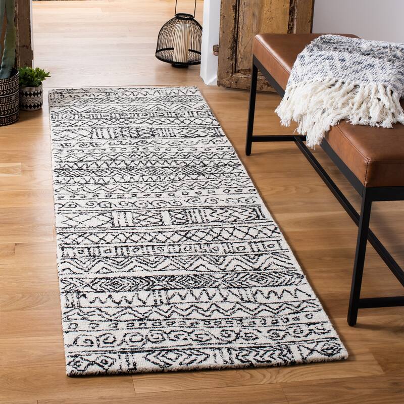 SAFAVIEH Handmade Micro-Loop Ayelet Transitional Wool Rug- - 2'3" x 7' Runner - Ivory/Black