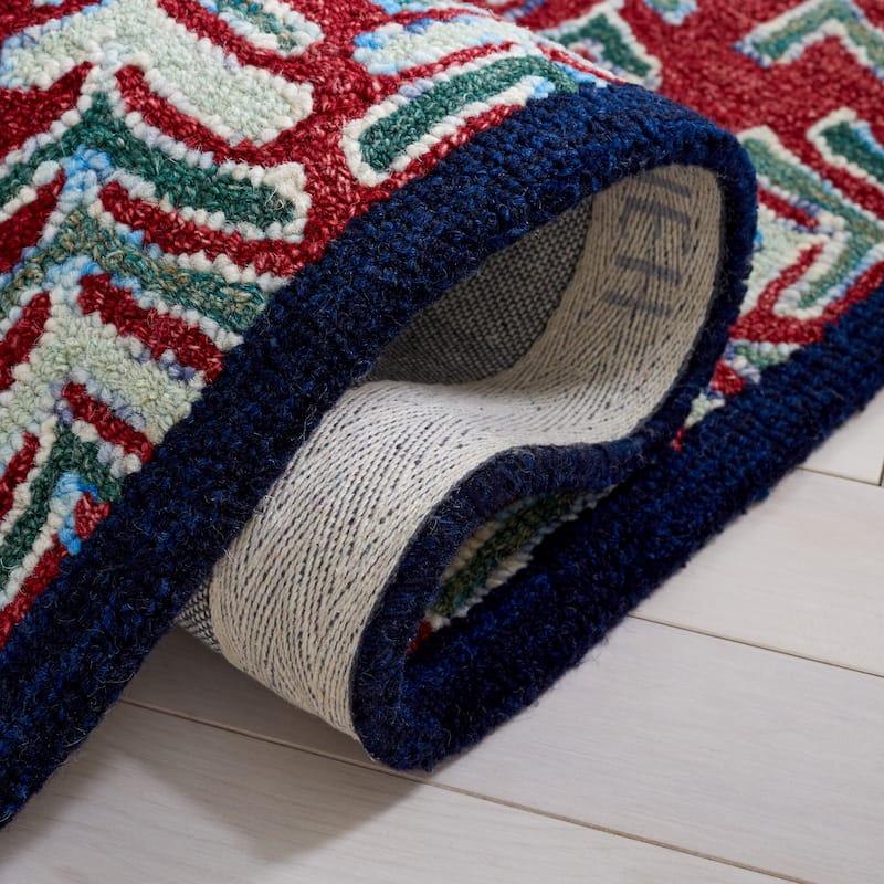 SAFAVIEH Handmade Capri Ilianka Wool Rug