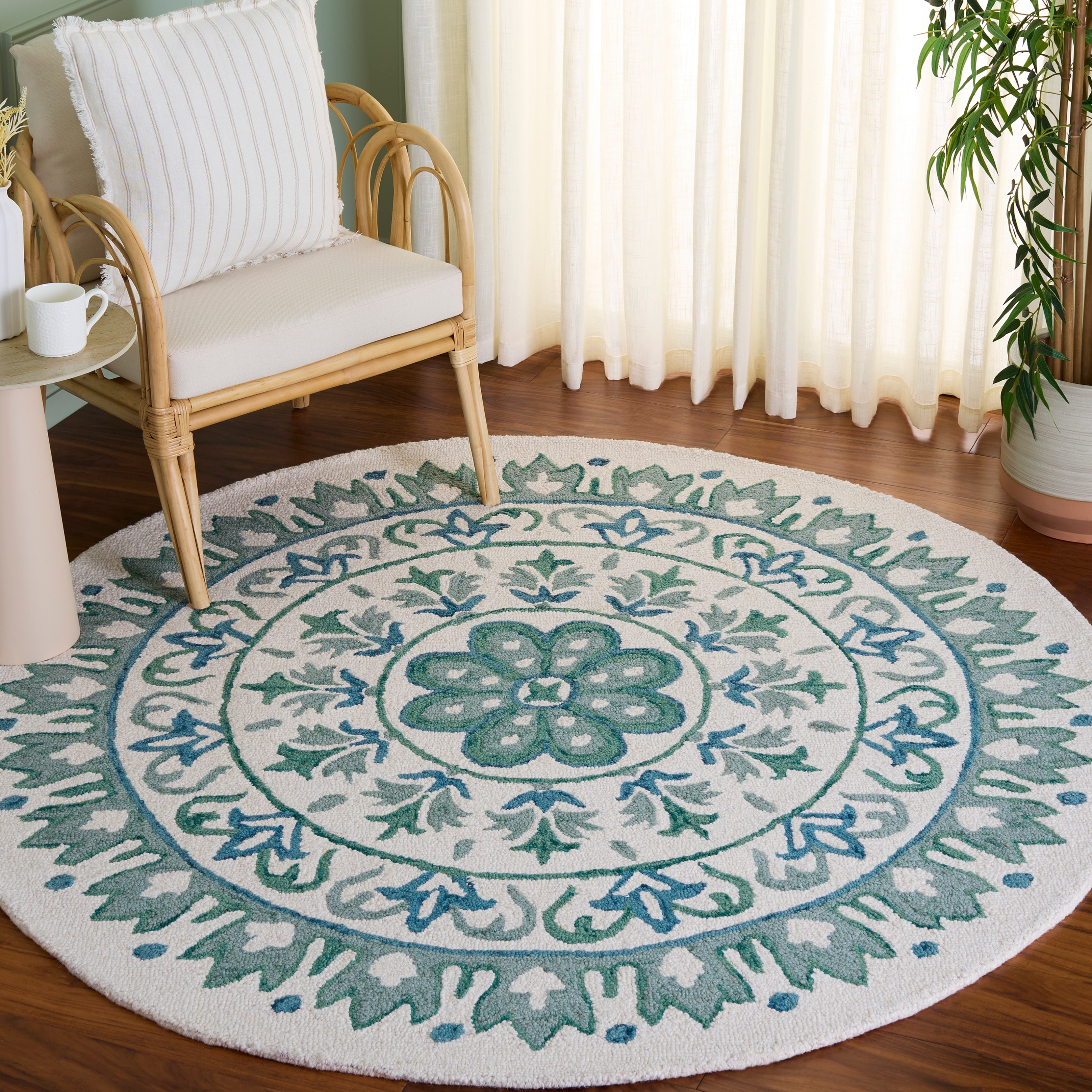 SAFAVIEH Handmade Novelty Natalya Wool Rug