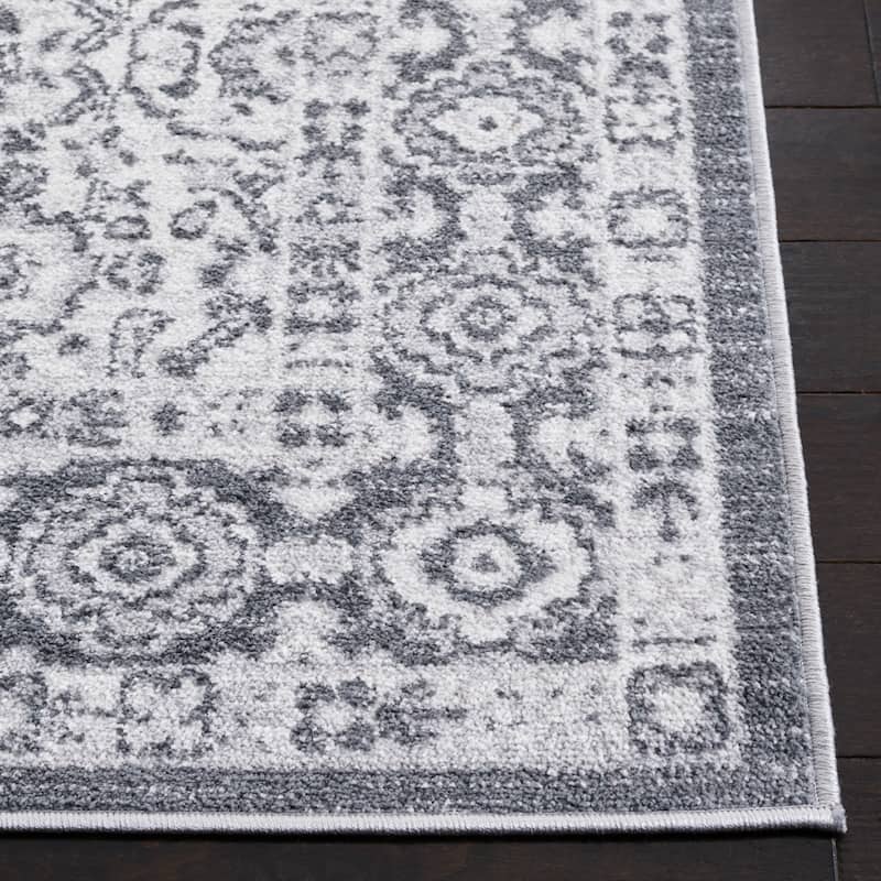 SAFAVIEH Toscana Arie Oriental Rug