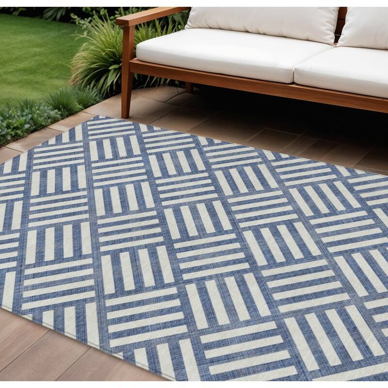 HomeRoots Geometric Transitional Rectangle Outdoor Rug - 10' X 14'