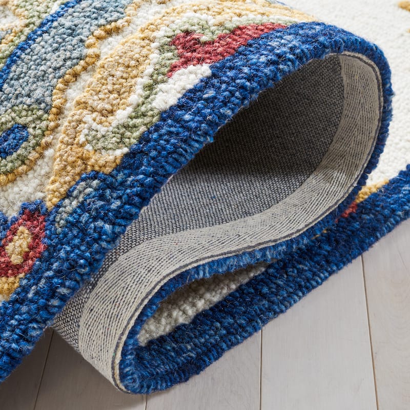 SAFAVIEH Handmade Blossom Annemarijn Medallion Wool Rug