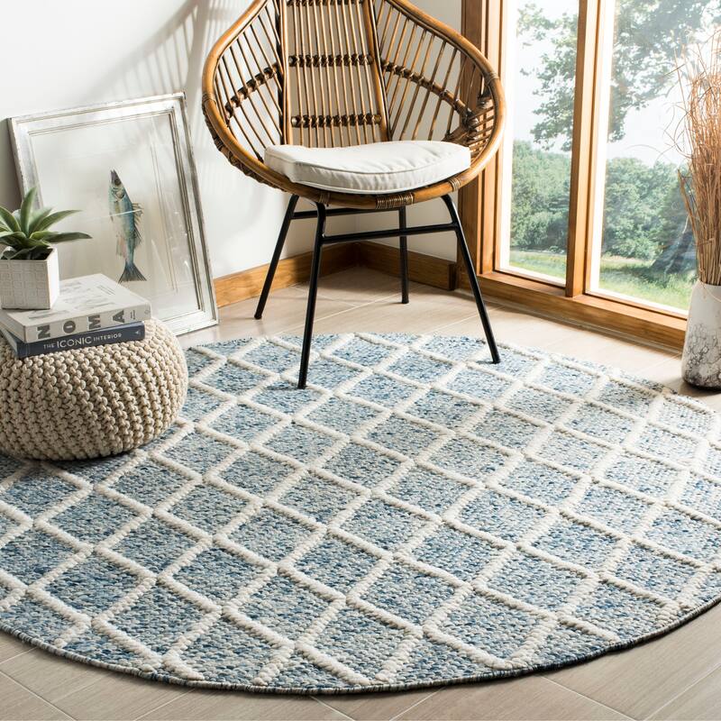 SAFAVIEH Handmade Natura Adelma Wool Rug - 6' Round - Ivory/Blue