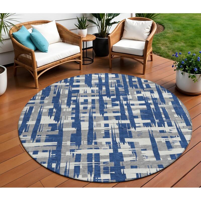 HomeRoots Striped Transitional Rectangle Outdoor Rug - 8' Round