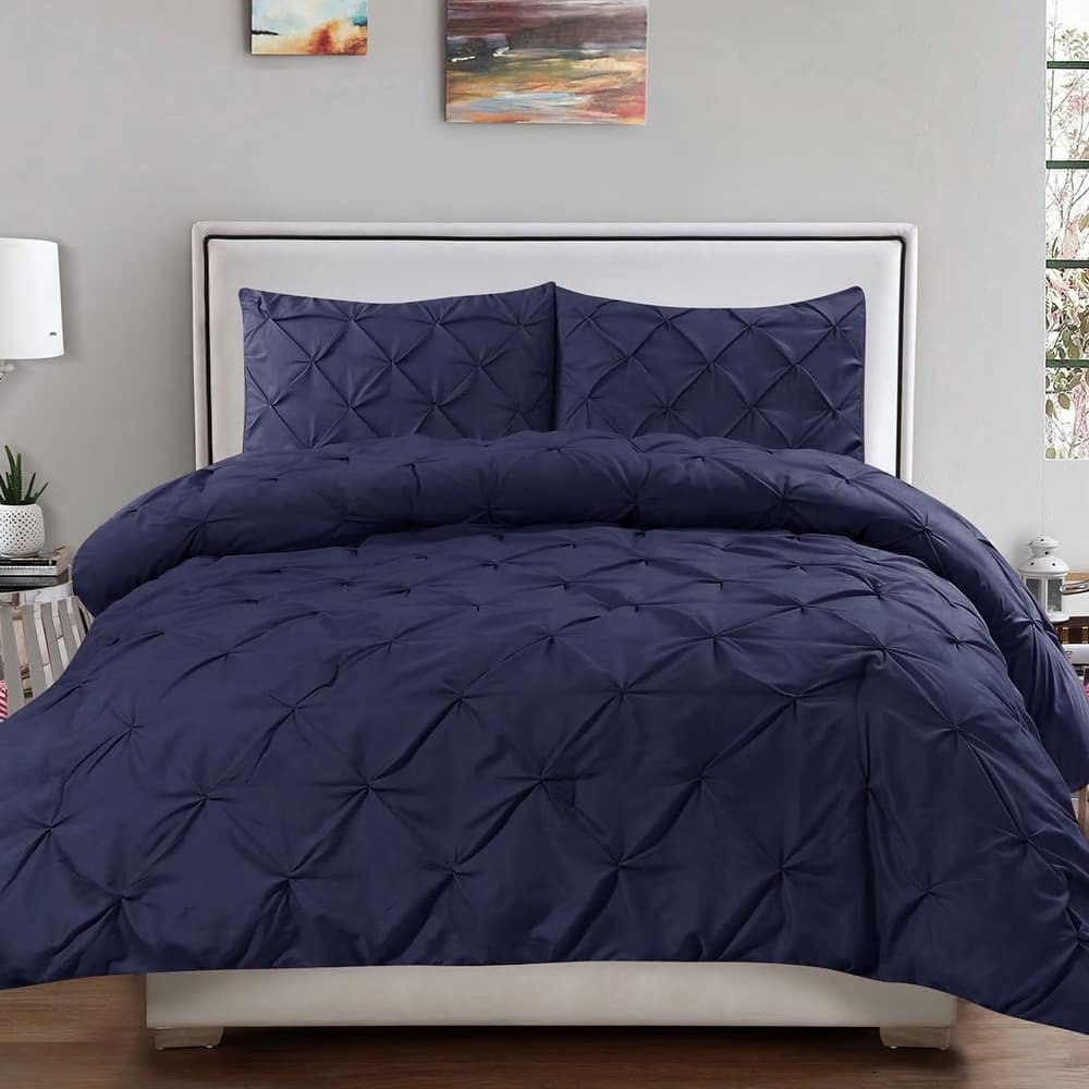 Luxury 3-piece Pinch Pleat Duvet Cover and Sham Set.