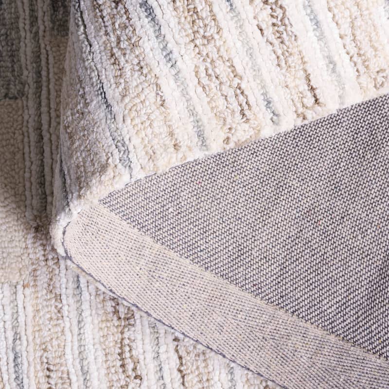 SAFAVIEH Handmade Ebony Renie Wool Rug