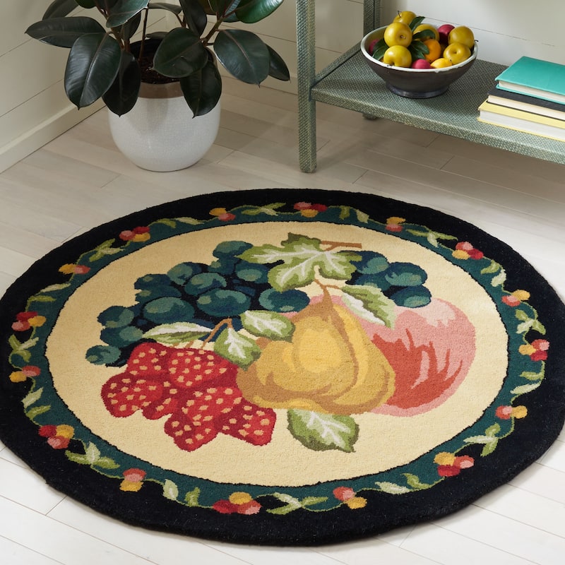 SAFAVIEH Handmade Novelty Ottolien Fruit Wool Rug