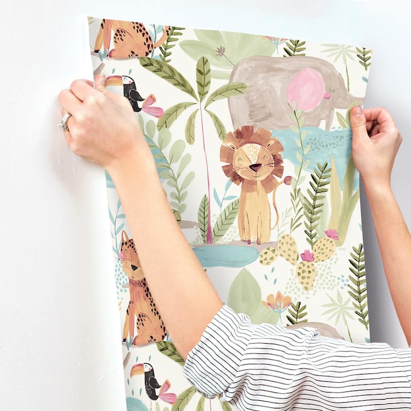 Advantage In The Jungle Multicolor Animal Friends Wallpaper