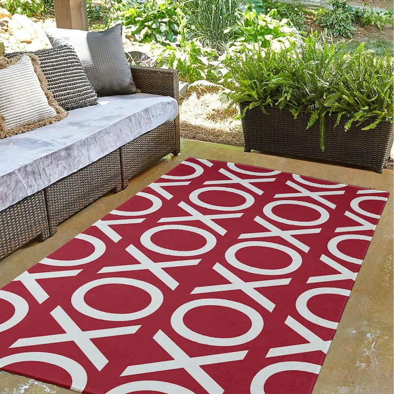 Hugs and Kisses Valentines Chenille Indoor/Outdoor Rug