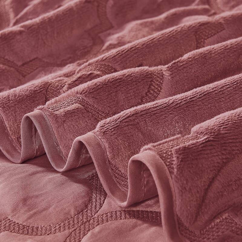 FauxFur Moroccan Design 7-piece Embroidered Quilt Set