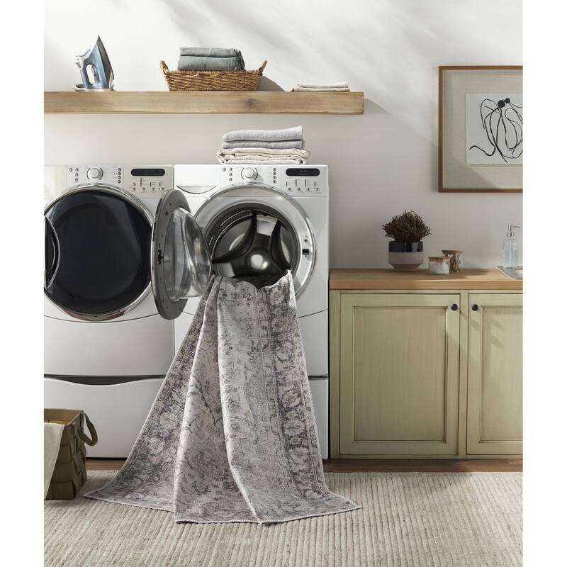 Livabliss Transitional Amelie Medallion Washable Area Rug