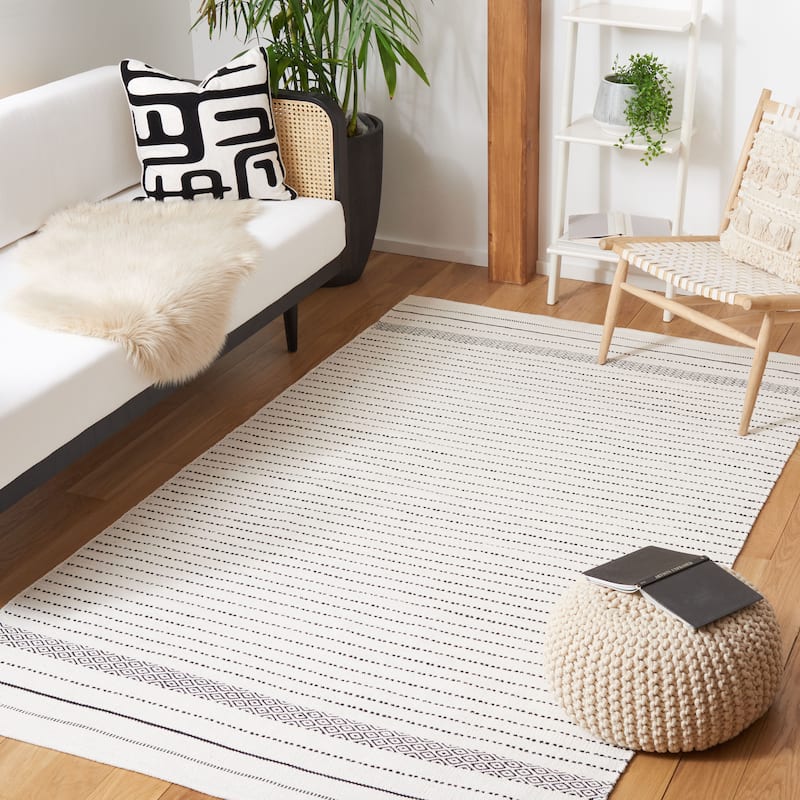 SAFAVIEH Hand-Woven Kilim Tamala Flatweave Cotton Rug - 2'3" x 5' - Ivory