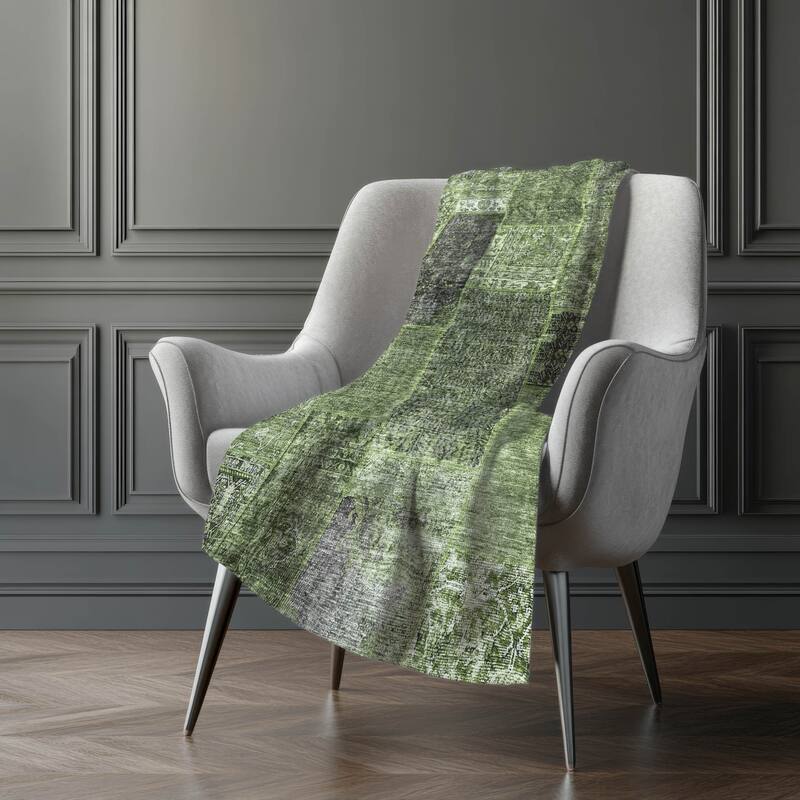 Premium Machine Washable Traditional Patchwork Sherpa Throw Blanket