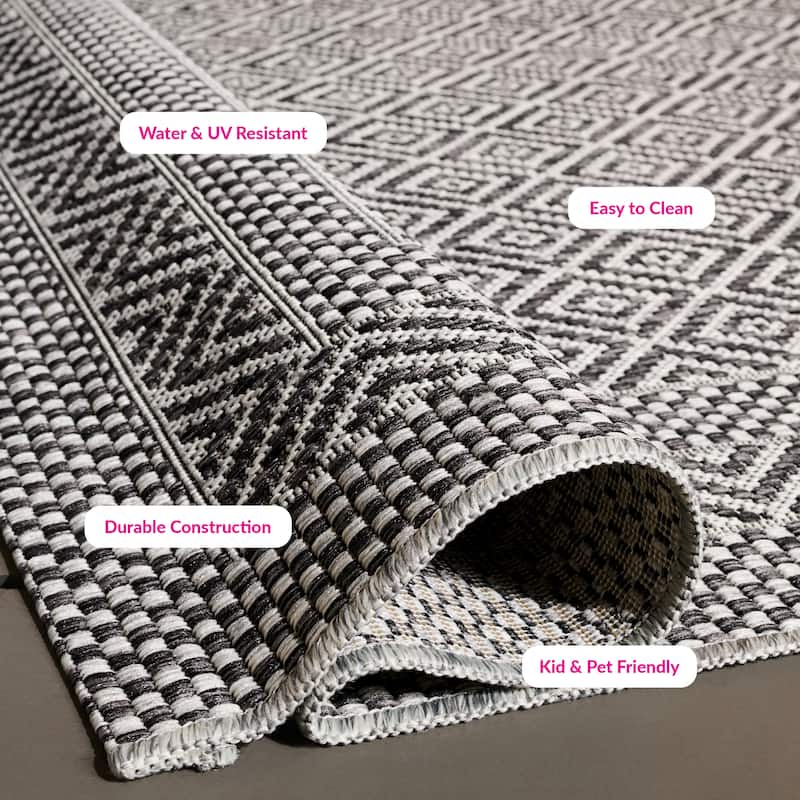 SAFAVIEH Courtyard Shari Indoor/ Outdoor Waterproof Patio Backyard Rug