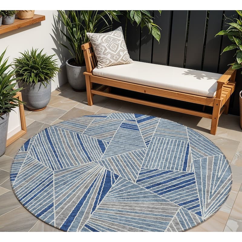HomeRoots Geometric Transitional Rectangle Outdoor Rug - 8' Round