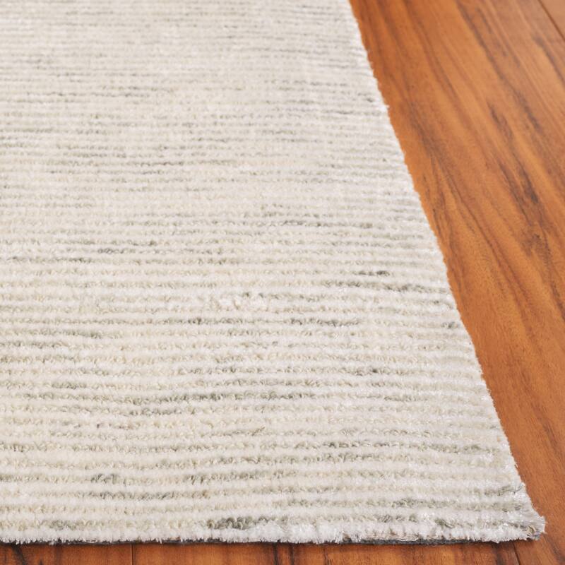 SAFAVIEH Handmade Soho Gorana Wool & Viscose Rug