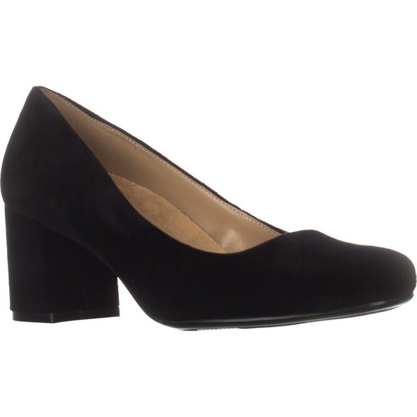 black velvet pumps