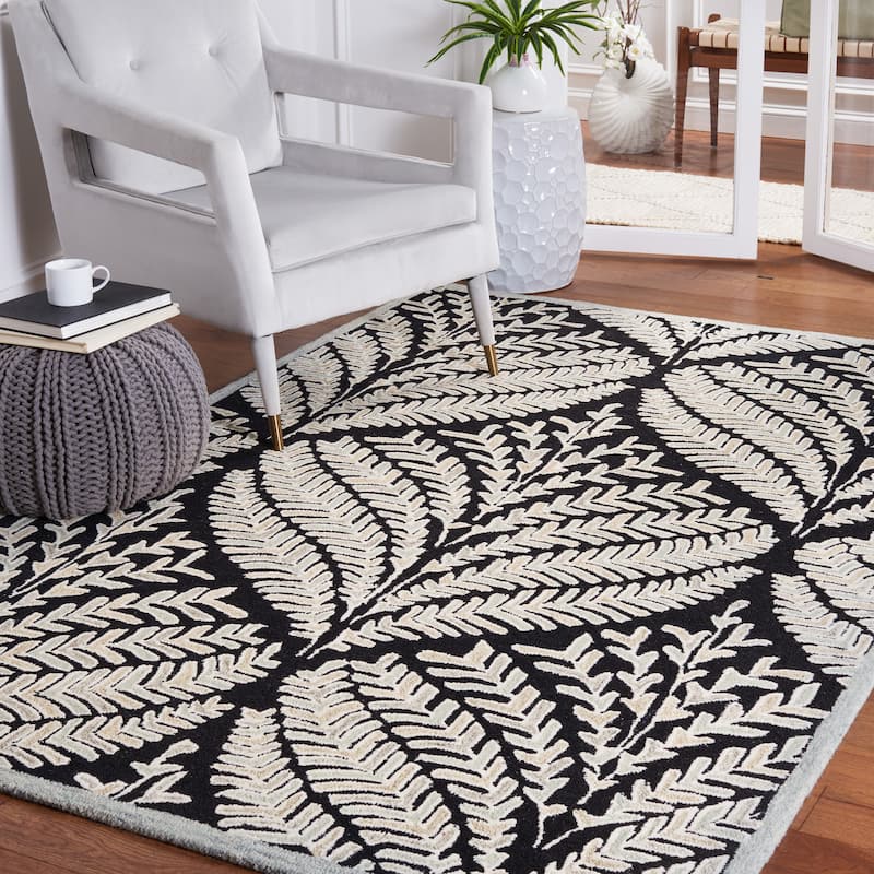 SAFAVIEH Handmade Capri Ilianka Wool Rug - 3' Square - Black/Ivory - Square