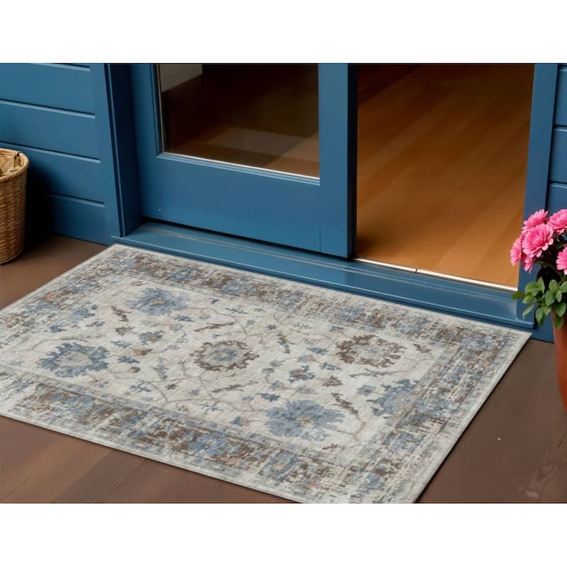 HomeRoots Floral Traditional Rectangle Outdoor Rug - 3' x 5'
