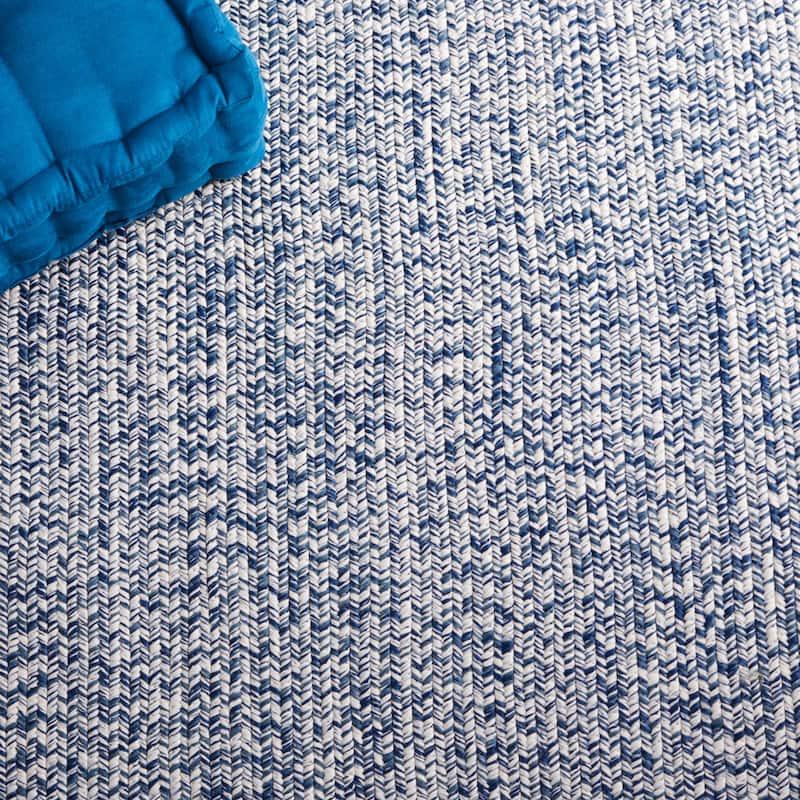 SAFAVIEH Handmade Braided Sakineh Casual Rug