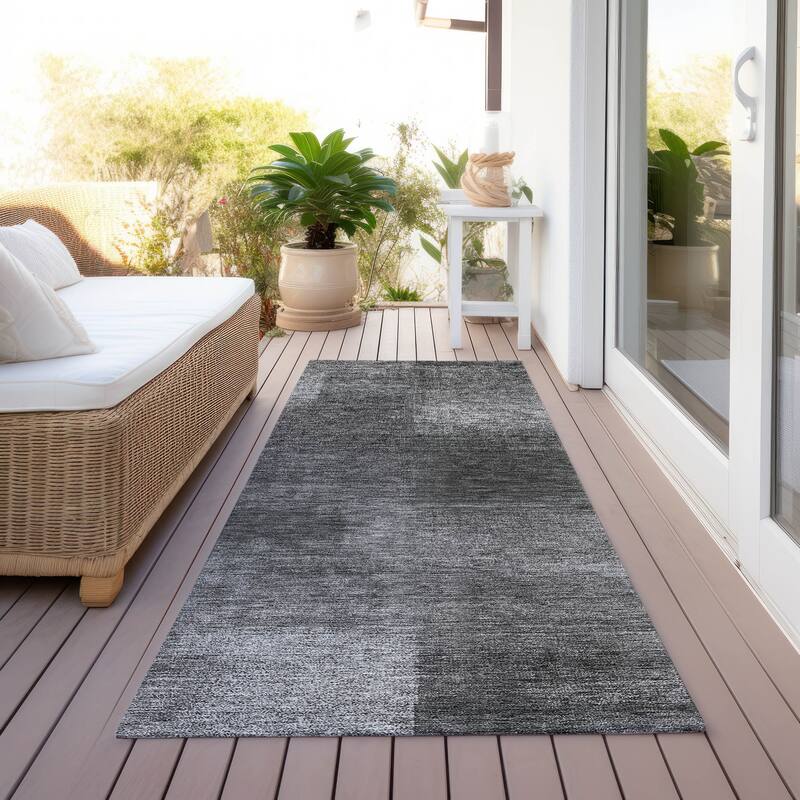 Machine Washable Indoor/ Outdoor Chantille Ombre Rug - Gray - 2'3" x 7'6"
