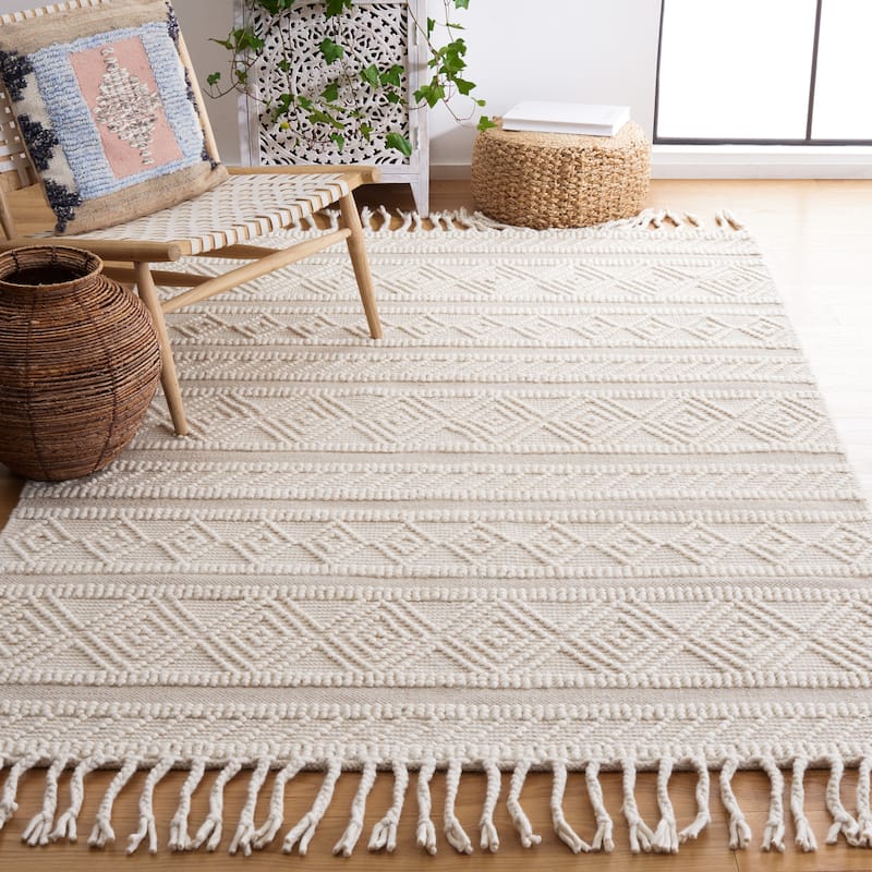 SAFAVIEH Handmade Natura Mette Wool Braided Tassel Rug