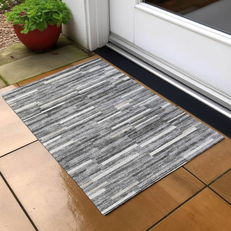 Machine Washable Indoor/ Outdoor Chantille Modern Stripes Rug - Gray - 1'8" x 2'6"