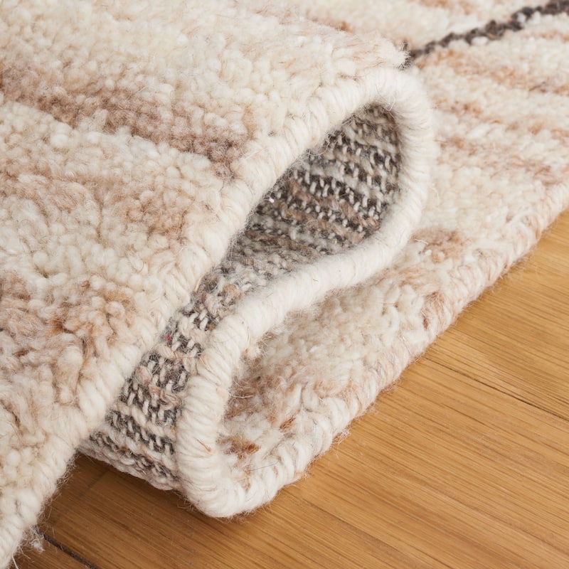 SAFAVIEH Handmade Casablanca Ljiljanka Wool Rug
