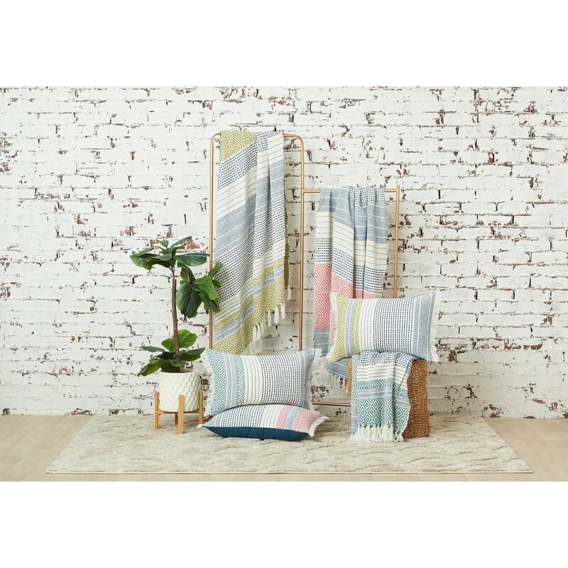 Berkley Hibiscus 50" x 60" Throw Blanket