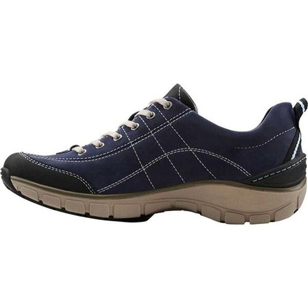 Clarks wave trek navy clearance