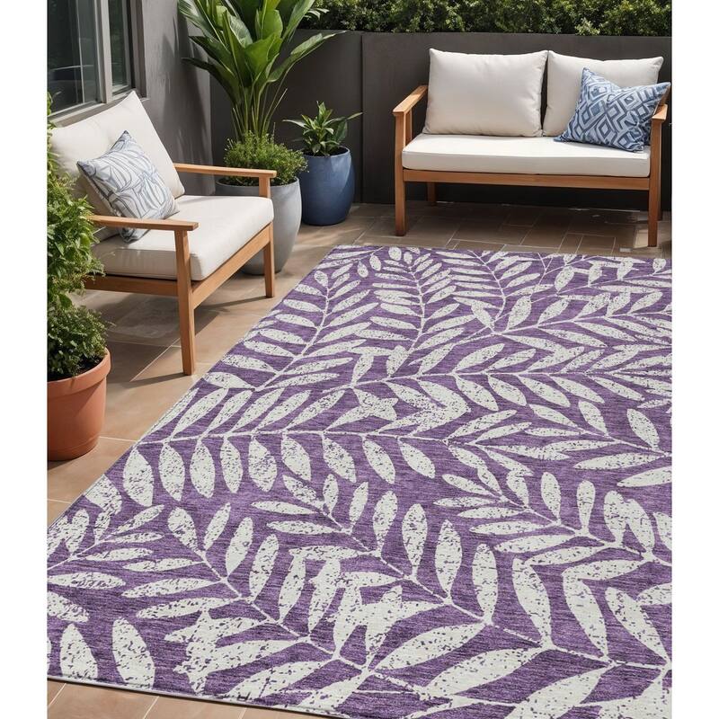 HomeRoots Floral Transitional Rectangle Outdoor Rug - 5' X 8'