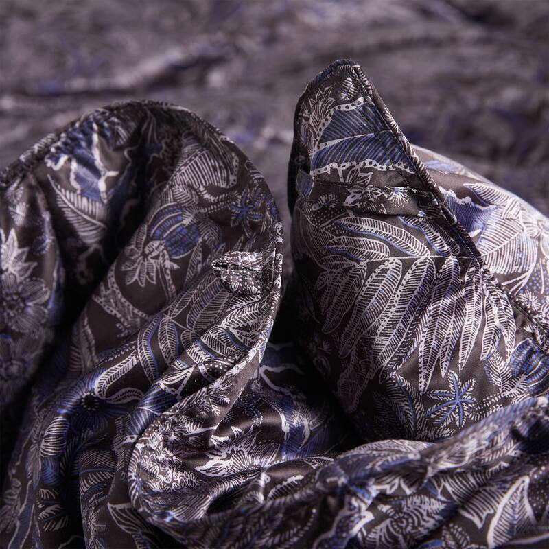 All Season luxurious Silk Covered 93% White Goose Down Comforter